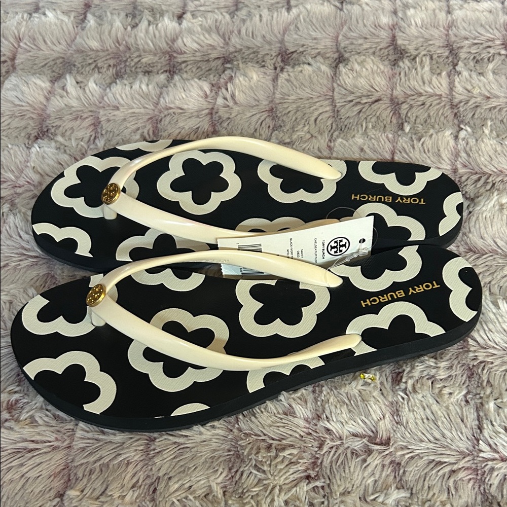 Tory Burch Black and Cream Floral Sandals size 6. New - Picture 3 of 6